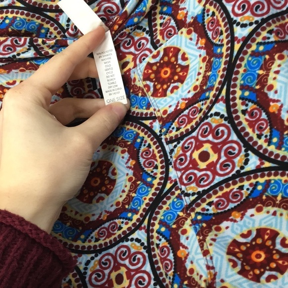 LulaRoe Women’s Abstract Design Leggings One Size Like-NEW - Picture 3 of 4